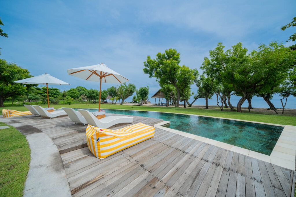 MilosOnTheBeach-PoolAndGarden_37