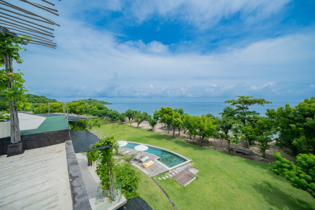 MilosOnTheBeach-PoolAndGarden_57